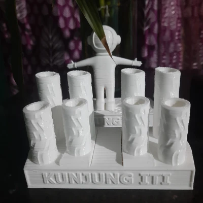 Chân Cắm Bút 8 Khe (In Liền Mạch)