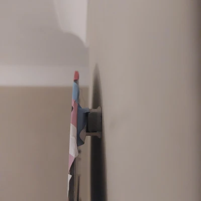 Giá Treo Biển Báo Giao Thông 'Số 20' Lên Tường