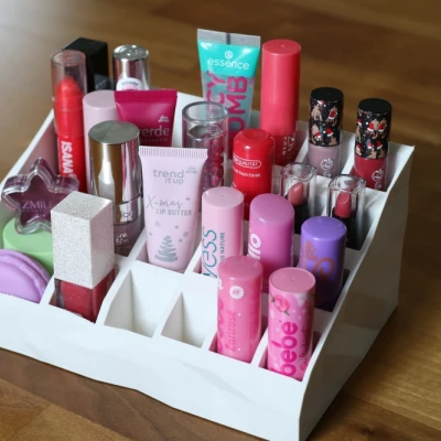 Kệ phòng tắm đựng son môi và các vật dụng khác