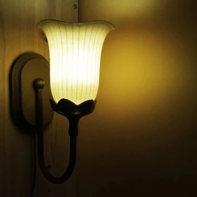 Đèn tường cổ điển