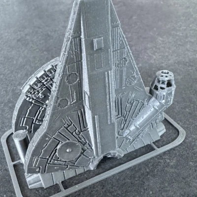 Mô hình thẻ Millennium Falcon