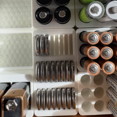 Hộp đựng pin 2032 Gridfinity 24 ngăn