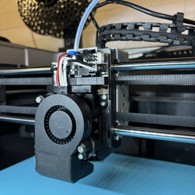 Qidi Plus 4 Quạt Trước 5015 + Giá đỡ Beacon / Carto