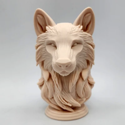 Tượng Chó Sói Xám Trên Bệ