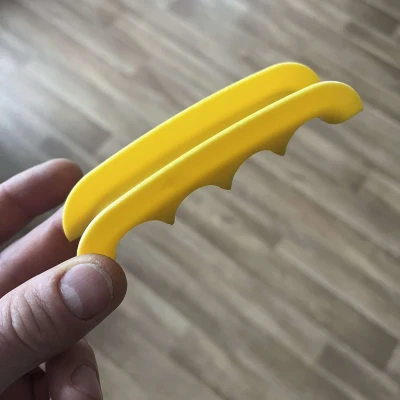 Kẹp túi nilon đi chợ, mang được nhiều thứ cùng lúc