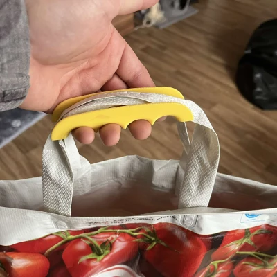 Kẹp túi nilon đi chợ, mang được nhiều thứ cùng lúc