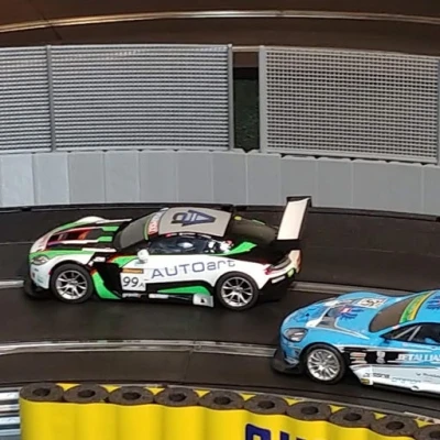 Tường chắn va chạm và Hàng rào cho Slot Car