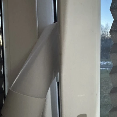 Ống nối thoát khí xTool M1 Ultra qua cửa sổ