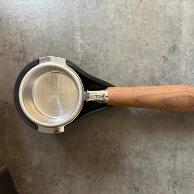 Chân đế tay cầm portafilter La Marzocco 58mm