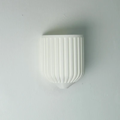 Chậu Hoa Treo Tường Dọc Tối Giản Với Vân Gân Trang Trí