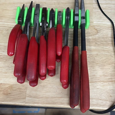 Kệ Gridfinity đựng 9 kìm