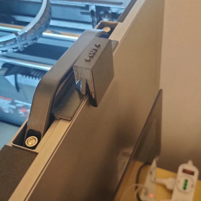 Giá đỡ kính hông Qidi 4 Plus