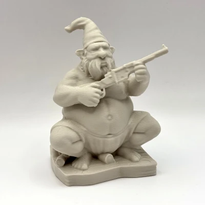 Ông Già Vườn Nổi Loạn – Người Canh Gác Cho Khu Vườn Của Bạn!