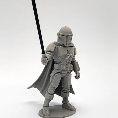 Mô Hình Mandalorian Mini kèm Darksaber bằng Sợi Nhựa