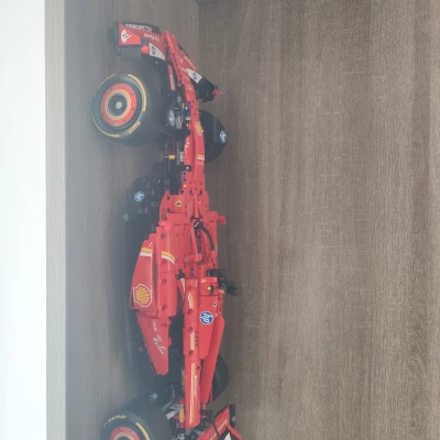 Giá Treo Tường Lego Ferrari SF-24 (42207)