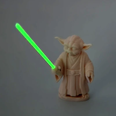 Mô hình Master Yoda Mini kèm Lightsaber bằng sợi nhựa