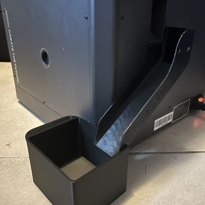 Khuôn hướng dẫn gom bã thải cho Centauri Carbon có hộp đựng