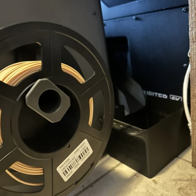 Khuôn hướng dẫn gom bã thải cho Centauri Carbon có hộp đựng