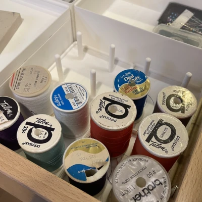 Giá Đỡ Cuộn Chỉ May Gridfinity