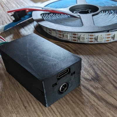 Vỏ ESP32 tối giản có jack DC cho WLED