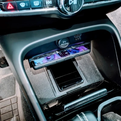 Khe Điện Thoại Trung Tâm Xe Volvo XC40