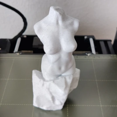 Tượng Nữ Thần Khắc Từ Đá