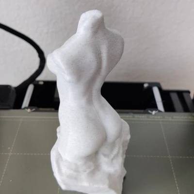 Tượng Nữ Thần Khắc Từ Đá