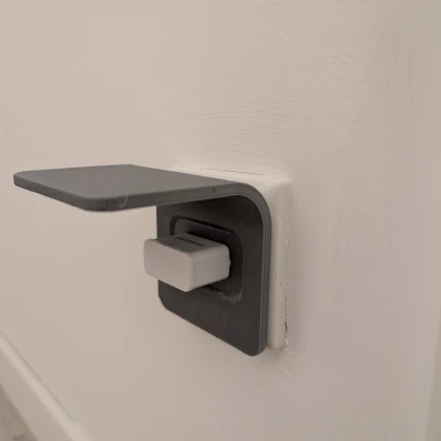 Kệ Sạc Treo Tường Ổ Cắm Điện