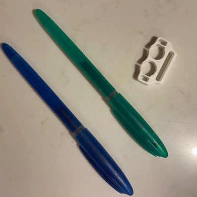 Kệ Đựng Bút Lanyard