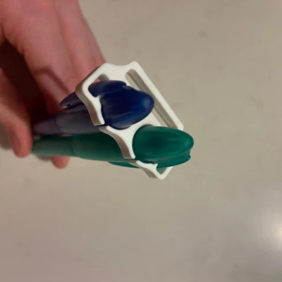 Kệ Đựng Bút Lanyard