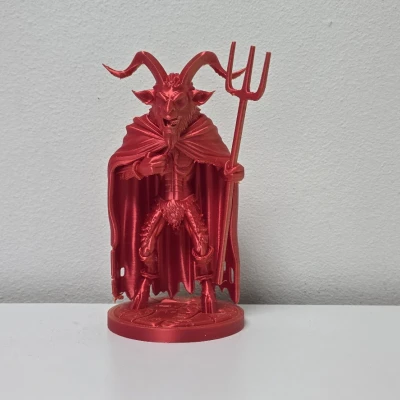 Tượng Krampus Cầm Gậy