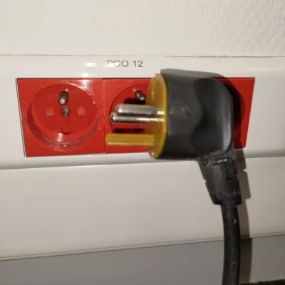 Chốt chống tháo cho ổ cắm điện Legrand màu đỏ