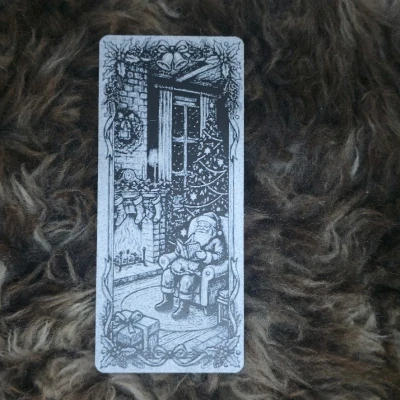 Kẹp Sách Ông Già Noel Đọc Sách Bên Lò Sưởi