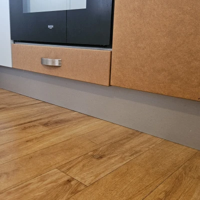 Kẹp 30mm Cho Len Tường / Ván Chân Tường Phòng Bếp và Phòng Tắm