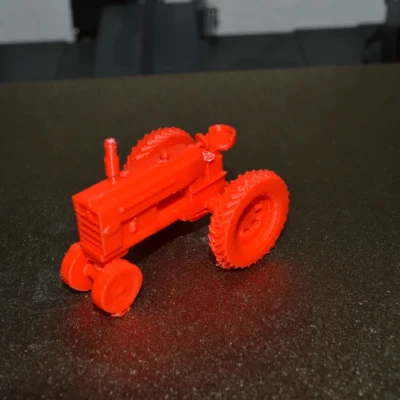 Mô hình máy kéo Farmall 560 tỉ lệ 1/64