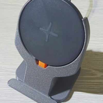 Đế giữ sạc Ikea Livboj cho điện thoại bự và Pixel 8 Pro