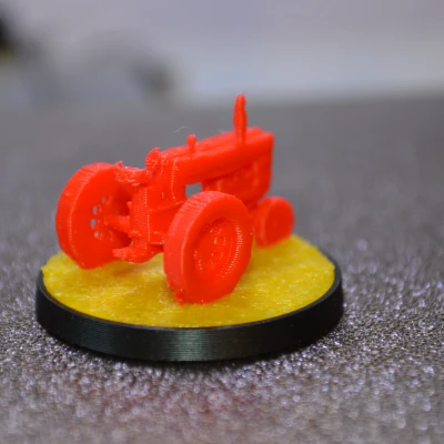 Mô Hình Máy Kéo Farmall 560 Kiểu "Crash Derby"