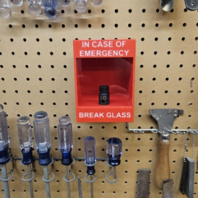 Trong trường hợp khẩn cấp, hãy phá kính