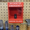 Trong trường hợp khẩn cấp, hãy phá kính - Thumbnail 2