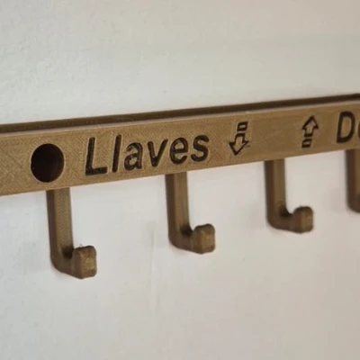 Chỗ treo chìa khóa và để card visit tiện lợi