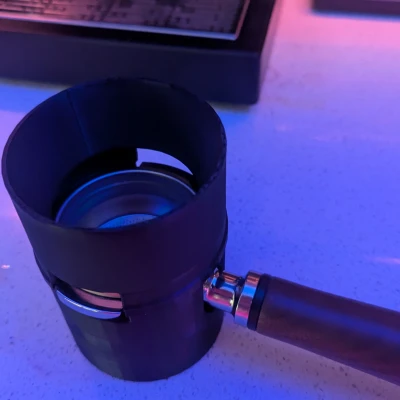 Trạm Giữ Tay Cầm và Phễu