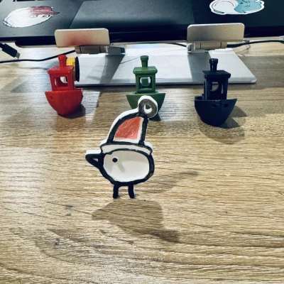 Mô Hình Chim Hoàng Yến Santa và Xe Trượt Tuyết Trang Trí