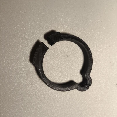 Kẹp giữ dây cáp cho chân bàn ADILS