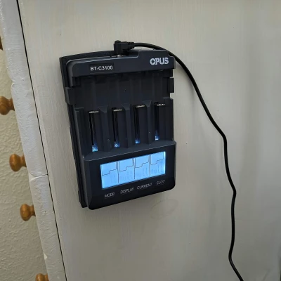 Móc Gắn Sạc Pin Opus BT-C3100 Lệnh