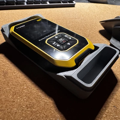 Khay Đựng Plano StowAway 3400 cho Máy dò Bức xạ Hạt nhân FNIRSI GC-01 + Tổ chức Cáp USB