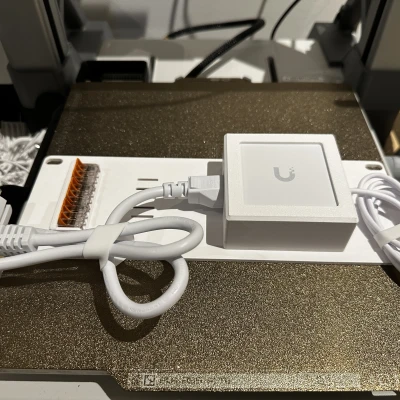 Giá đỡ nguồn UCG-Max gắn rack 10 inch