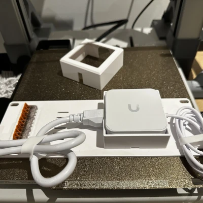 Giá đỡ nguồn UCG-Max gắn rack 10 inch