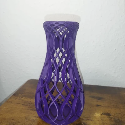 Lọ Hoa Rỗng và Lọ Hoa Đặc