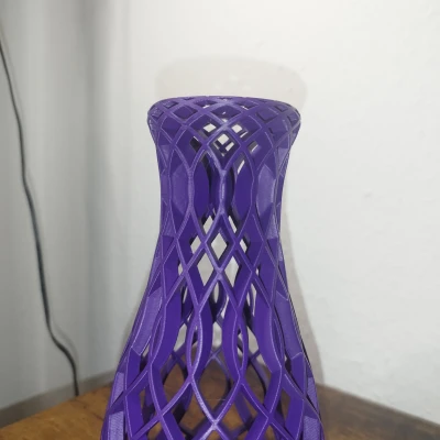 Lọ Hoa Rỗng và Lọ Hoa Đặc