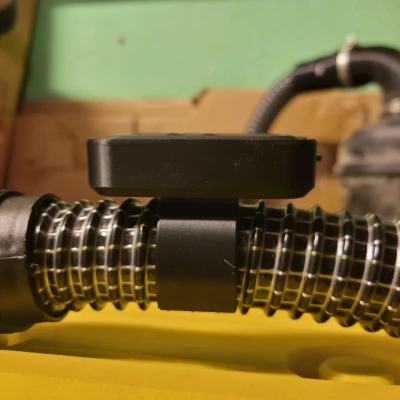 Giá đỡ Remote máy hút bụi (dưới 20€, có ổ cắm)